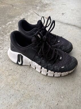 Nike free metcon women’s 8 Black Athletic Sneakers with White Outsole